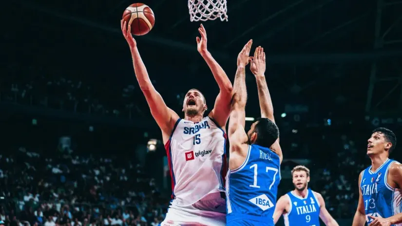 UŽIVO: Italija - Srbija, teška scena - povredio se Milutinov!