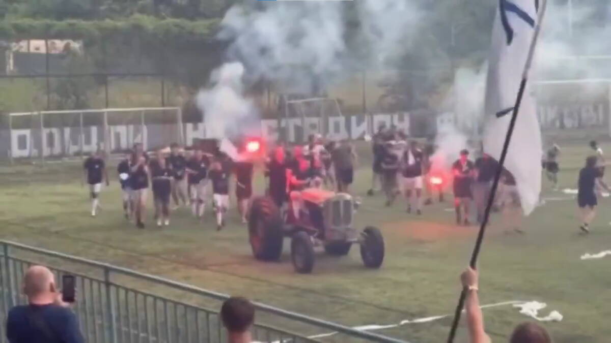 Spektakl na terenu slavnog beogradskog kluba: Osvojili titulu, pa uterali traktor na stadion