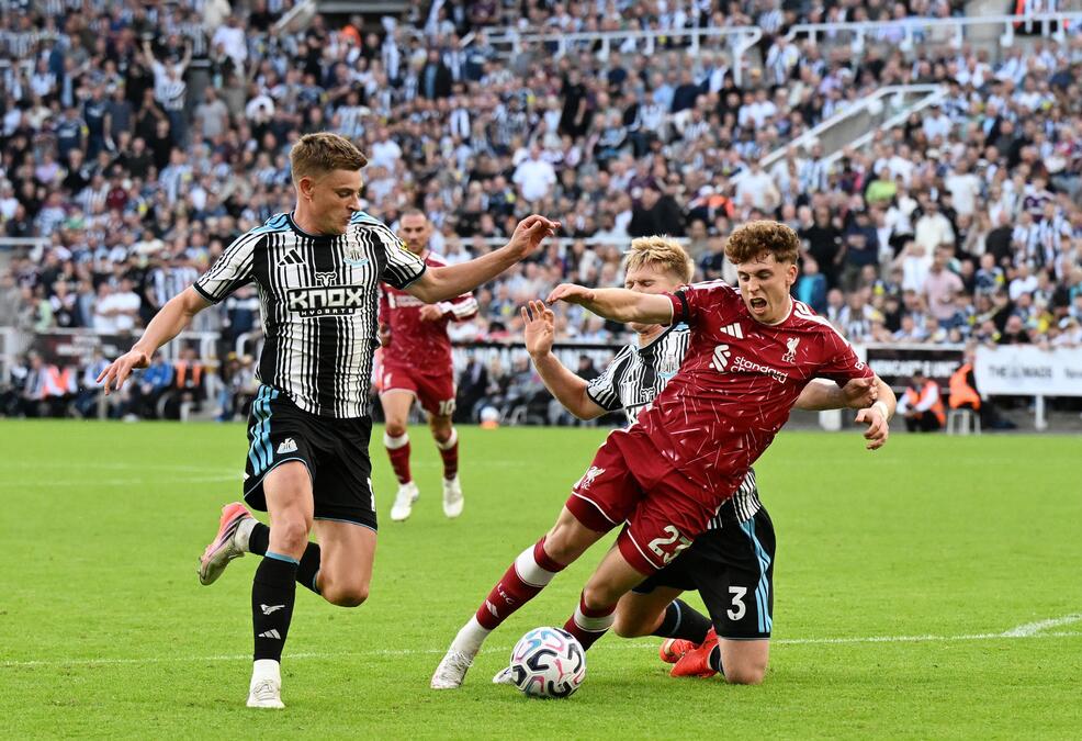 REDSI SE PROVUKLI NA SEVERU ENGLESKE: Liverpul pogotkom iz penala u nadoknadi vremena izborio remi protiv Njukasla