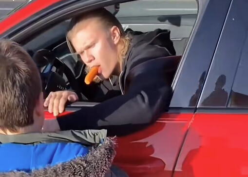 HALANDOV SLATKIŠ! ZNATE LI ŠTA JE TO? KLINCI SU POLUDELI: Nekada se pričalo o Dušku Dugoušku, a sada o Erlingu