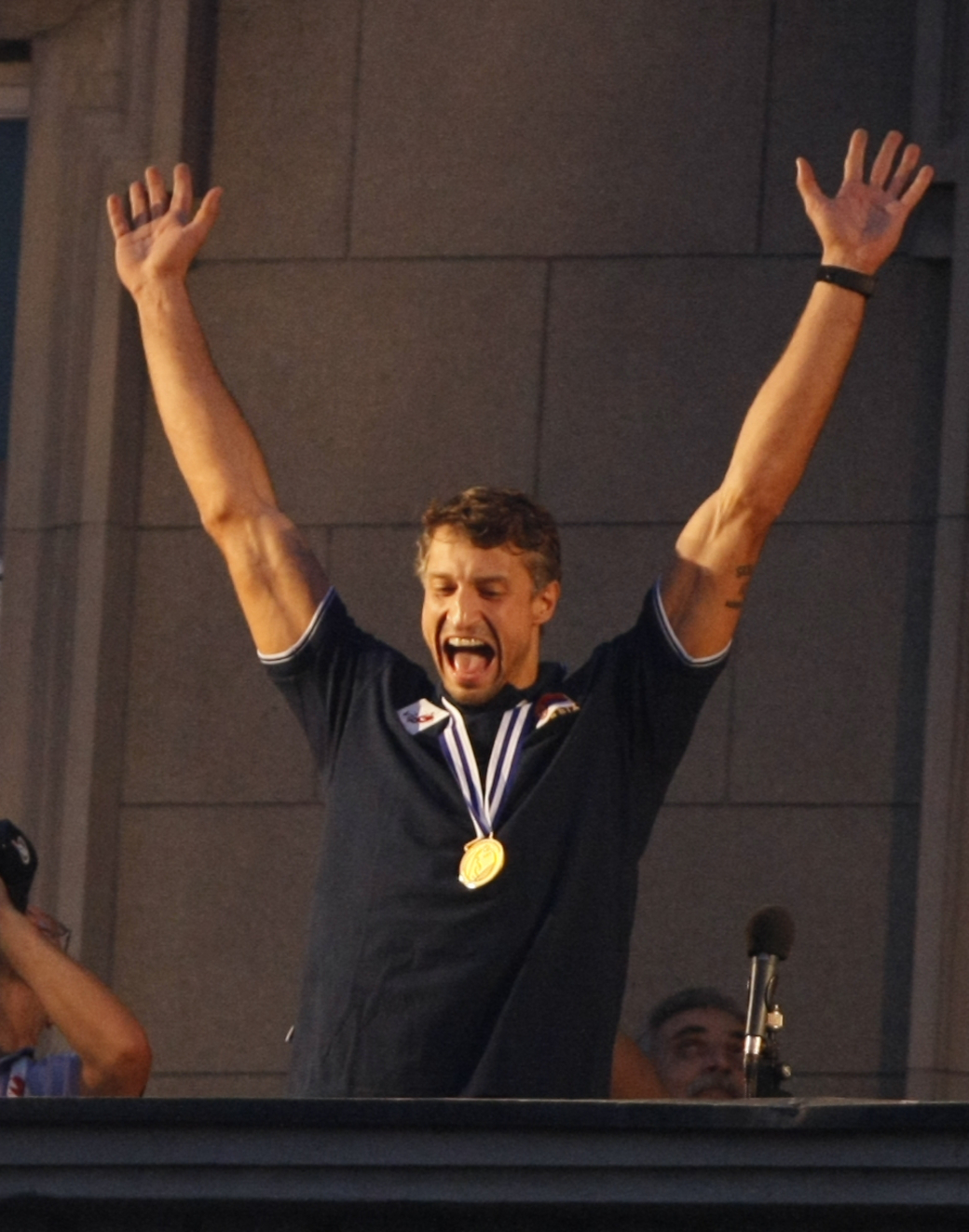 Legendarni sportista ušao u kafić pun zvezdaša u dresu Partizana, scena za sva vremena i čuvena anegdota