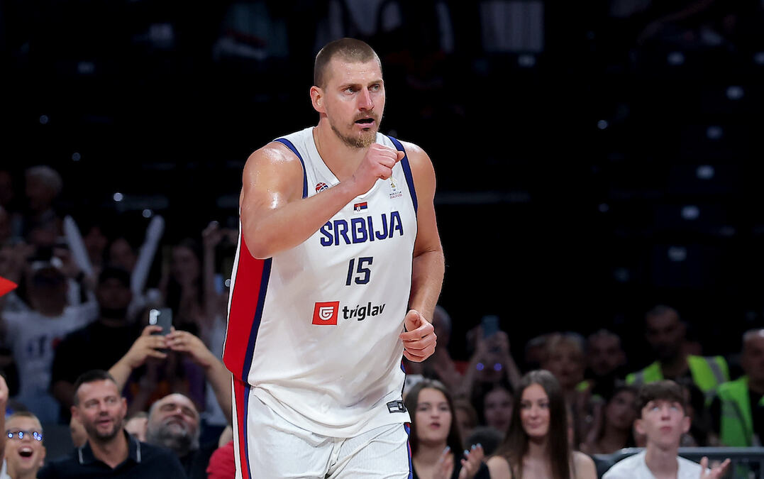 ISPLIVAO SNIMAK IZ BEOGRADSKE ARENE! Nikola Jokić imao EMOTIVAN SUSRET posle meča protiv Islanda: O ovome bruji Srbija, reakcija govori više od hiljadu reči!