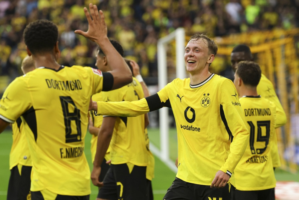 (VIDEO) Rutinski start Dortmunda, HSV sa igračem više u finišu, ali uzalud