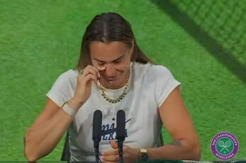 SABALENKA ISMEJALA SRPSKU TENISERKU POSLE MEČA - "UUU BAŠ JE STRAŠNA" Ispalila ironičan komentar, pa prasnula u smeh pred novinarima! (VIDEO)