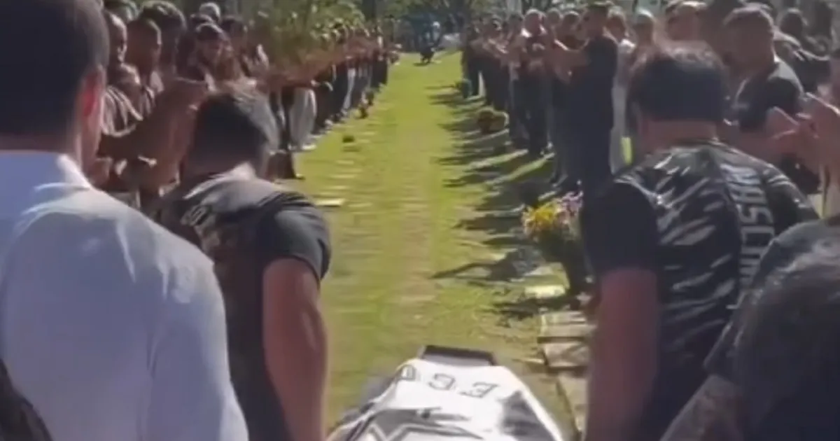 Potresne scene na sahrani UFC borca! Špalir, muzika i aplauz koji tera suze na oči