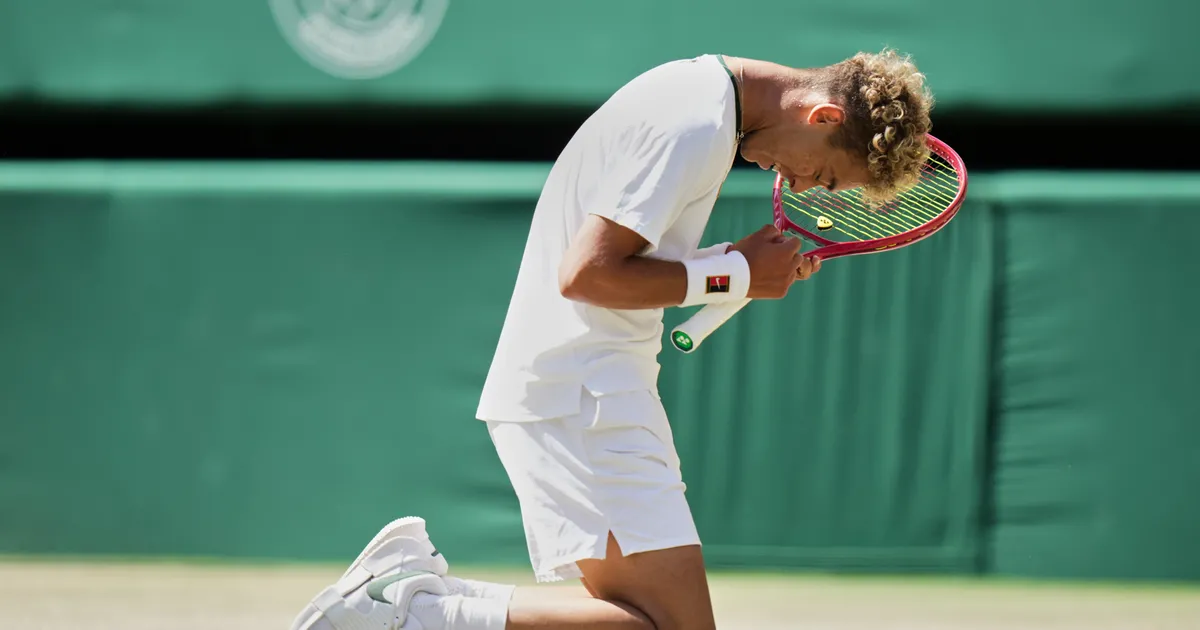 Sin teniske legende ostao bez trofeja na Vimbldonu posle drame, pehar podigao najmlađi na turniru!
