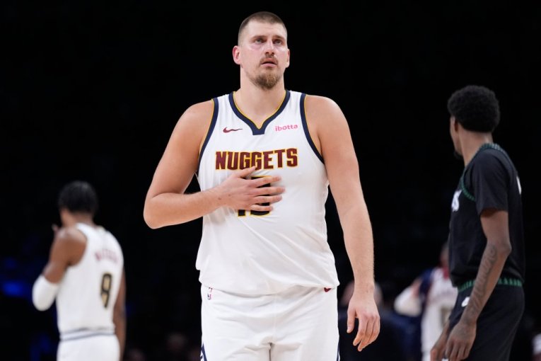Nikola Jokić zgazio Luku Dončića: Nagetsi upisali novu pobedu, palo i isključenje (VIDEO)