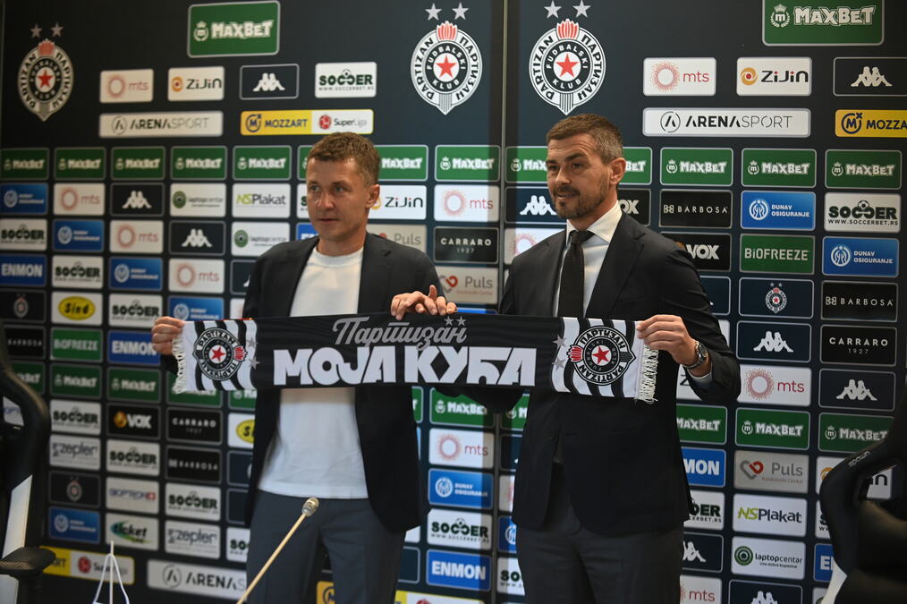 DA LI SE SAŠA ILIĆ PLAŠI DA ĆE DOBITI OTKAZ U PARTIZANU?! Legendarni as crno-belih dobio NEZGODNO PITANJE na promociji, evo kako je odgovorio!