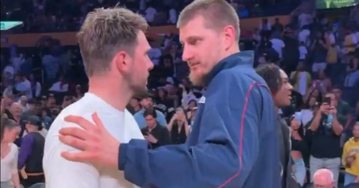 Nikola Jokić i Luka Dončić uvek naprave šou: Srbin iznenadio Slovenca čudnim potezom ruke posle meča