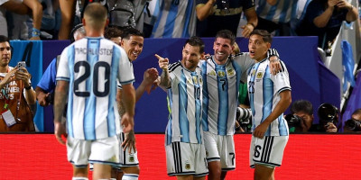 Šta promaši, crni Enco?! Argentinac ima sreće što je bio ofsajd, inače mu ovo niko ne bi oprostio