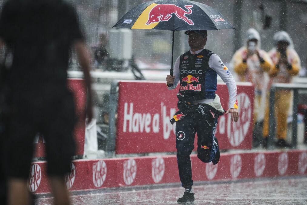 ODLOŽEN POČETAK TRKE FORMULE 1: Razlog je kiša i grmljavina!