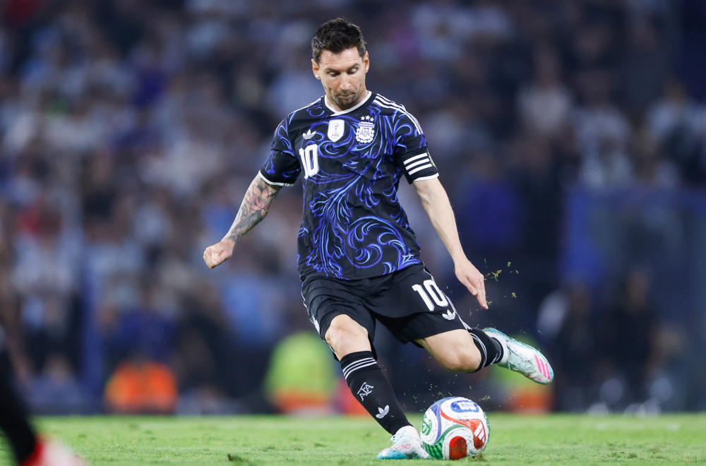 Mesi juri Ronalda i beži Modriću