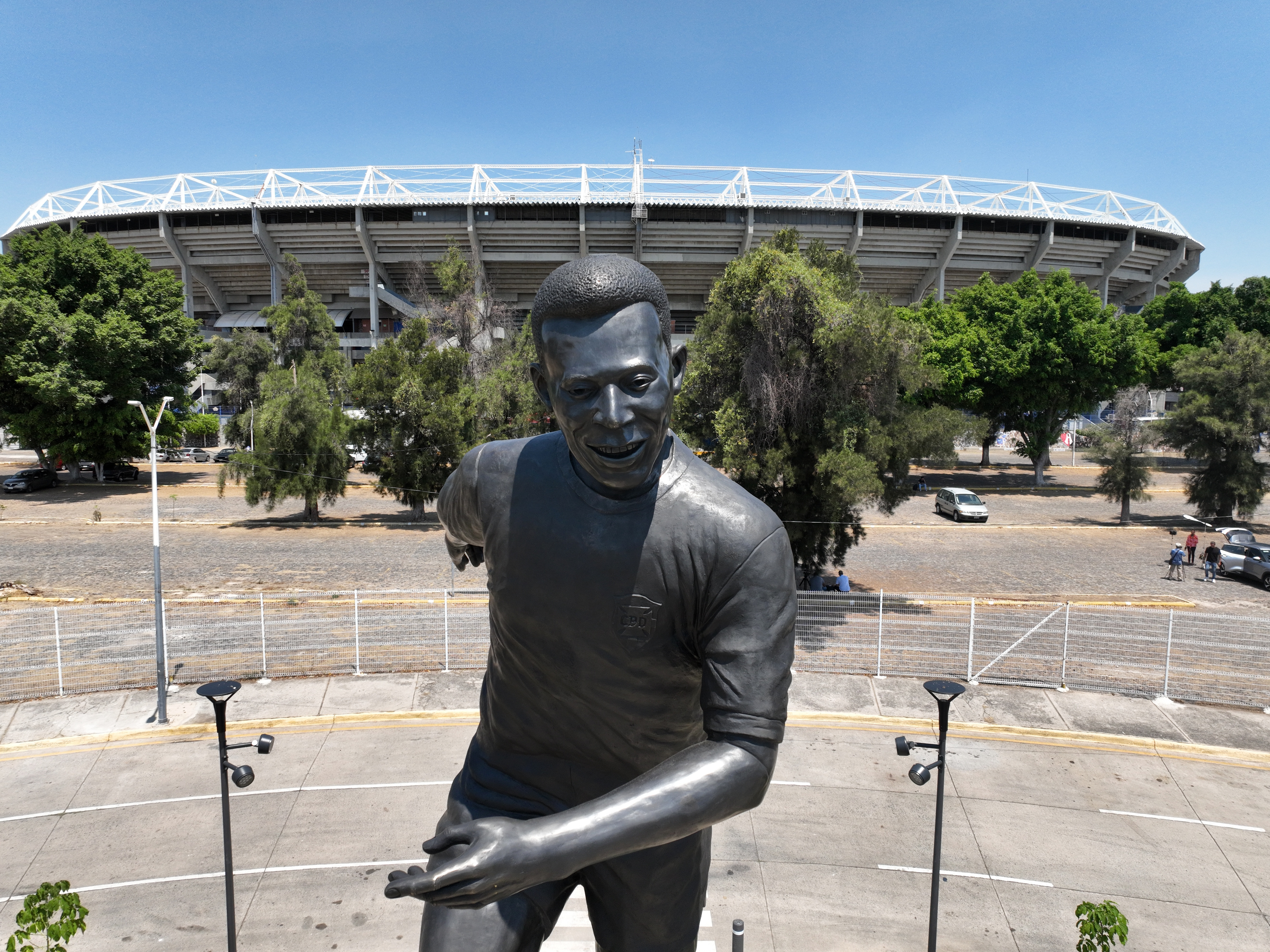 Otkrivena statua Pelea ispred stadiona u Gvadalahari