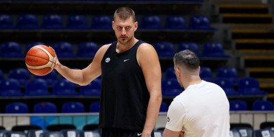 Da li je moguće da Jokić ovo radi? Scena obilazi planetu, Nikola u papučama i šarenom šortsu, samo je svratio