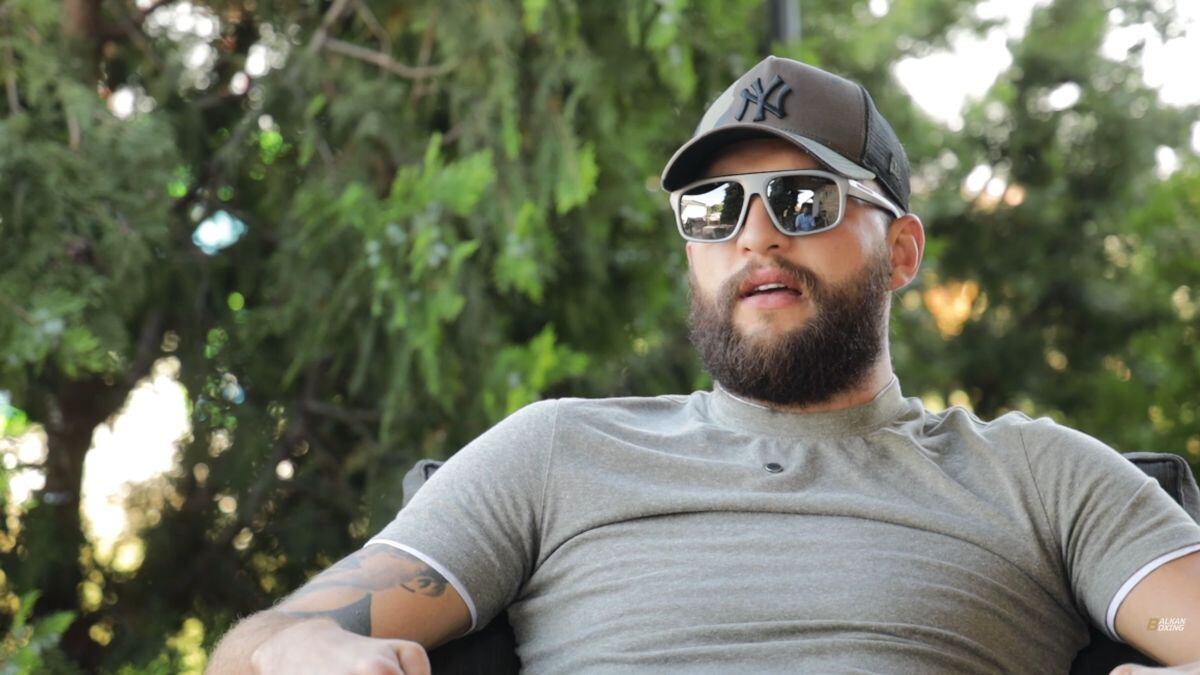 "SKINUĆU MU GLAVU" Veljko Ražnatović poslao jezivu poruku rivalu iz Venecuele, pa pričao o ocu Arkanu, Moskvi, hejterima...