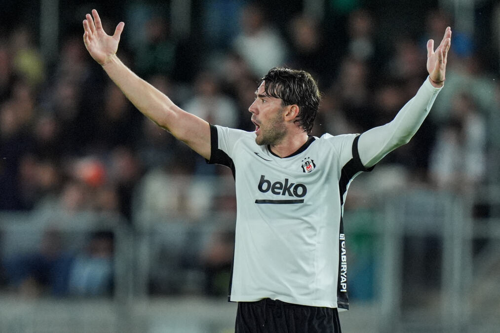 VLAHOVIĆ ZAPALIO BOSFOR: Prvenac Srbina u dresu Bešiktaša za ludnicu u Istanbulu!