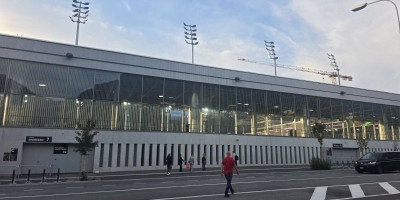 Zvezdina premijera na ultra-modernom stadionu: Zavirite u čudo arhitekture od 126 miliona evra! (VIDEO)