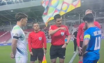 KLJUČALE TENZIJE PRE PRVOG ZVIŽDUKA! Kapiten Irske prišao Izraelcu, a onda uradio OVO - sve snimile kamere! (VIDEO)
