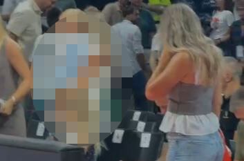 VELIKA PODRŠKA! Supruga i deca Nikole Jokića bodre Srbiju u Areni, prelepe scene! (VIDEO)