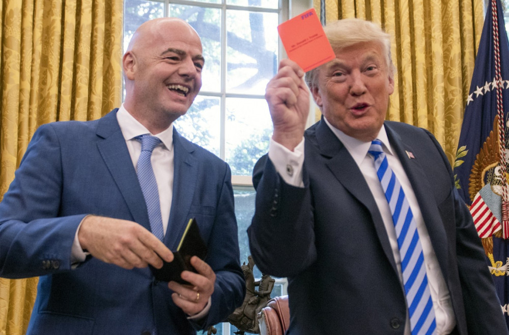 Halo, ovde Donald: Infantino zaslužio crveni karton