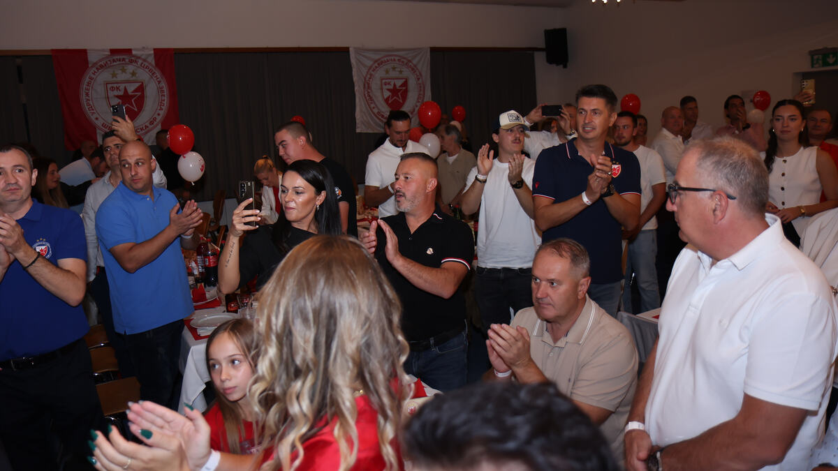 ARMIJA JE SVE BROJNIJA: Zvezdaši iz Švajcarske na okupu - održano treće crveno-belo veče!