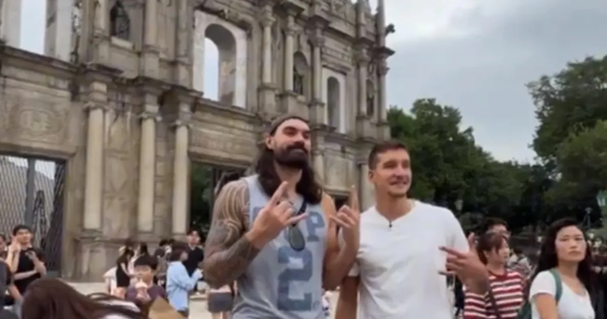 Bogdan Bogdanović i "Akvamen" napravili ludnicu u dalekoj zemlji: "Slika? Može, pet dolara!"