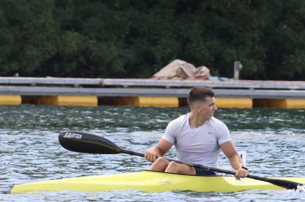 TEK NEŠTO VIŠE OD GODINU DANA TRENIRA KAJAK, A VEĆ JE REPREZENTATIVAC: Dušan u Bratislavi vesla i jednosed na 1.000 metara