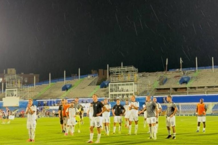 DIVNE SCENE U MADRIDU! Partizan izgubio s igračem više, a pogledajte šta su onda uradili grobari! (FOTO)