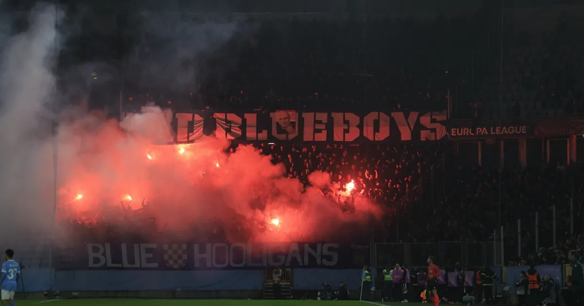 Haos pred finale Kupa: "Armada" dočekala "Bojse", policija razdvajala suzavcem
