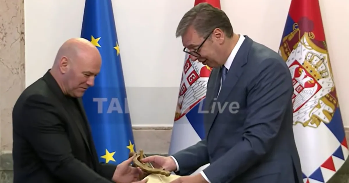 Aleksandar Vučić poklonio gusle i još jedan važan poklon glavnom čoveku UFC: "Da budemo dobri domaćini"