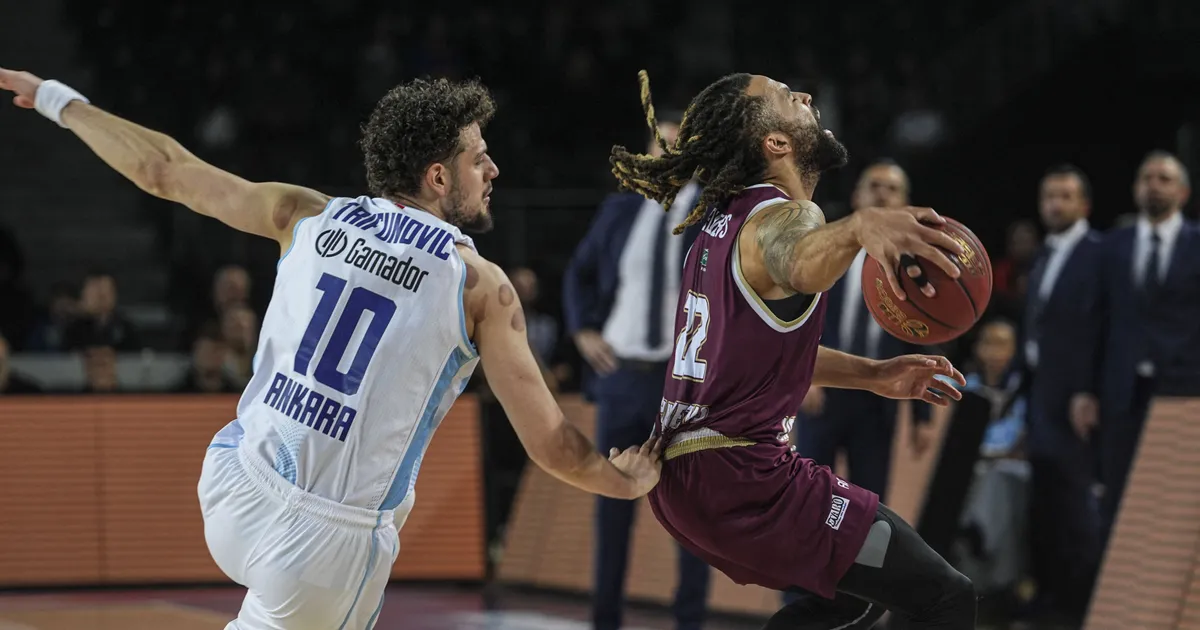 Uroš Trifunović odigrao fantastičan meč, bio blizu dabl-dabla, ali nije mogao da se raduje