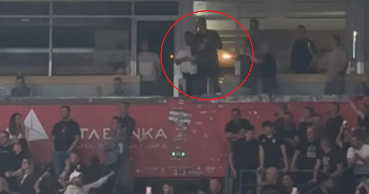Dok je Partizan "gazio" Zvezdu, Grobari su ugledali njega na tribinama, tada je nastala potpuna ludnica