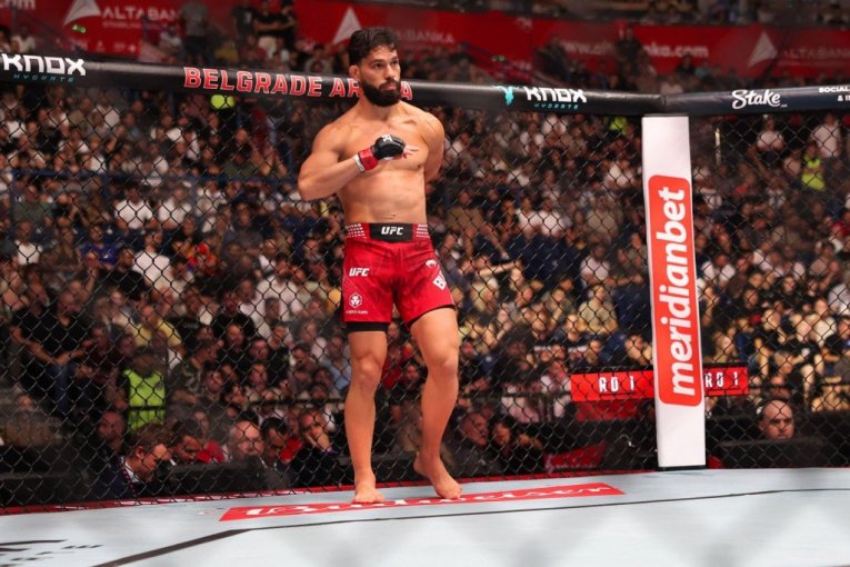 "BOG BLAGOSLOVIO SRBIJU!" Albanac provocirao na UFC u Areni, a sada šokirao svet ovim rečima! (VIDEO)