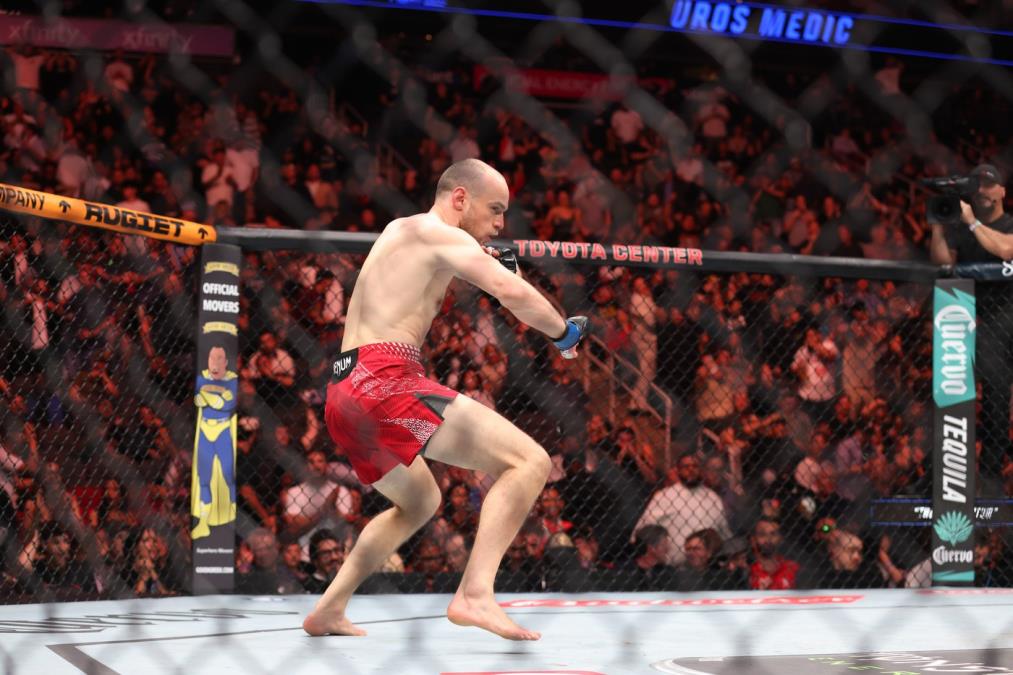 SADA JE ZVEZDA UFC, JURI POJAS, A EVO KAKO JE SVE POČELO! Pogledajte borbu koja je Urošu Mediću promenila život! Posle ove BRUTALNE POBEDE je dobio ugovor!