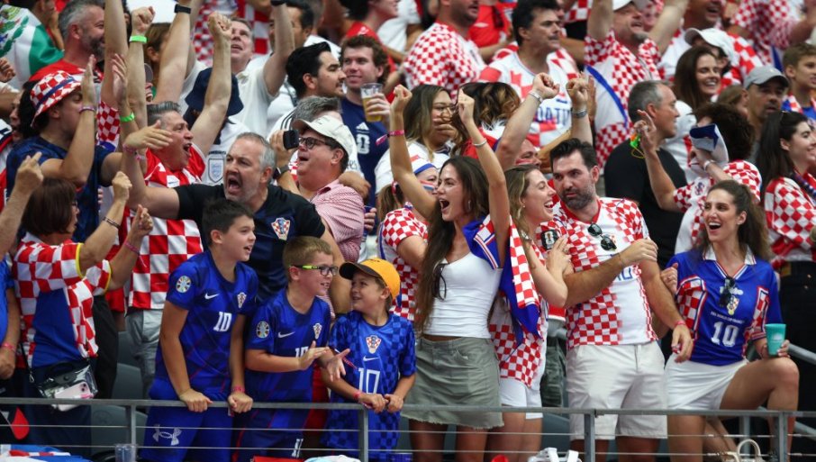 BRUKA VEKA NA SVETSKOM PRVENSTVU! Hrvatski navijači slavili uz Tompsona, zajedno pevali sramnu pesmu! (VIDEO)