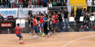 Auuu koje scene, lete pesnice! Opšti haos i tuča, čak 11 igrača isključeno (VIDEO)