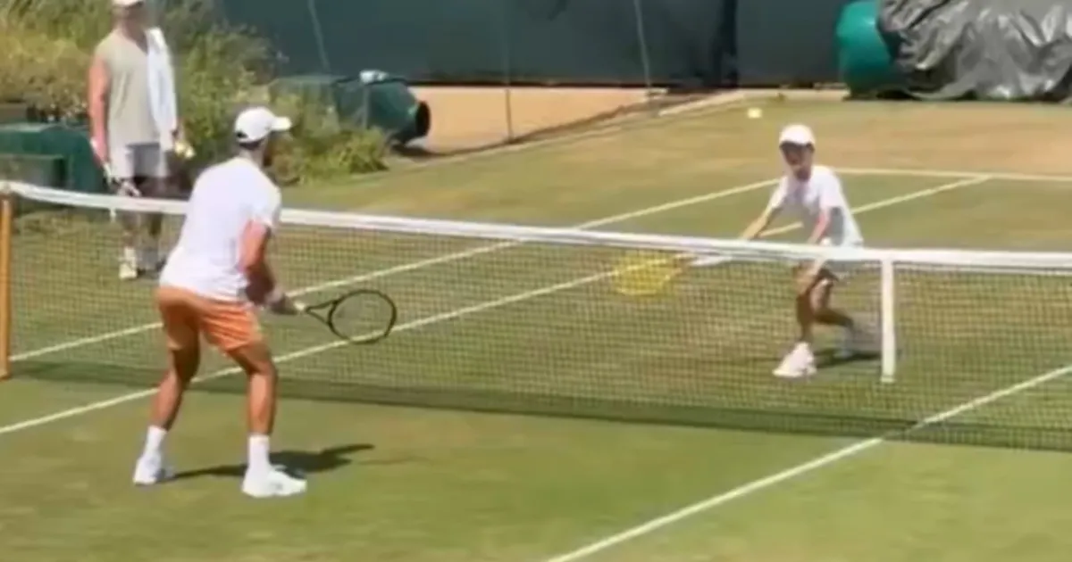 Novak Đoković se za Janika Sinera sprema uz najveću podršku, sin Stefan već oduševio Engleze svojim tenisom