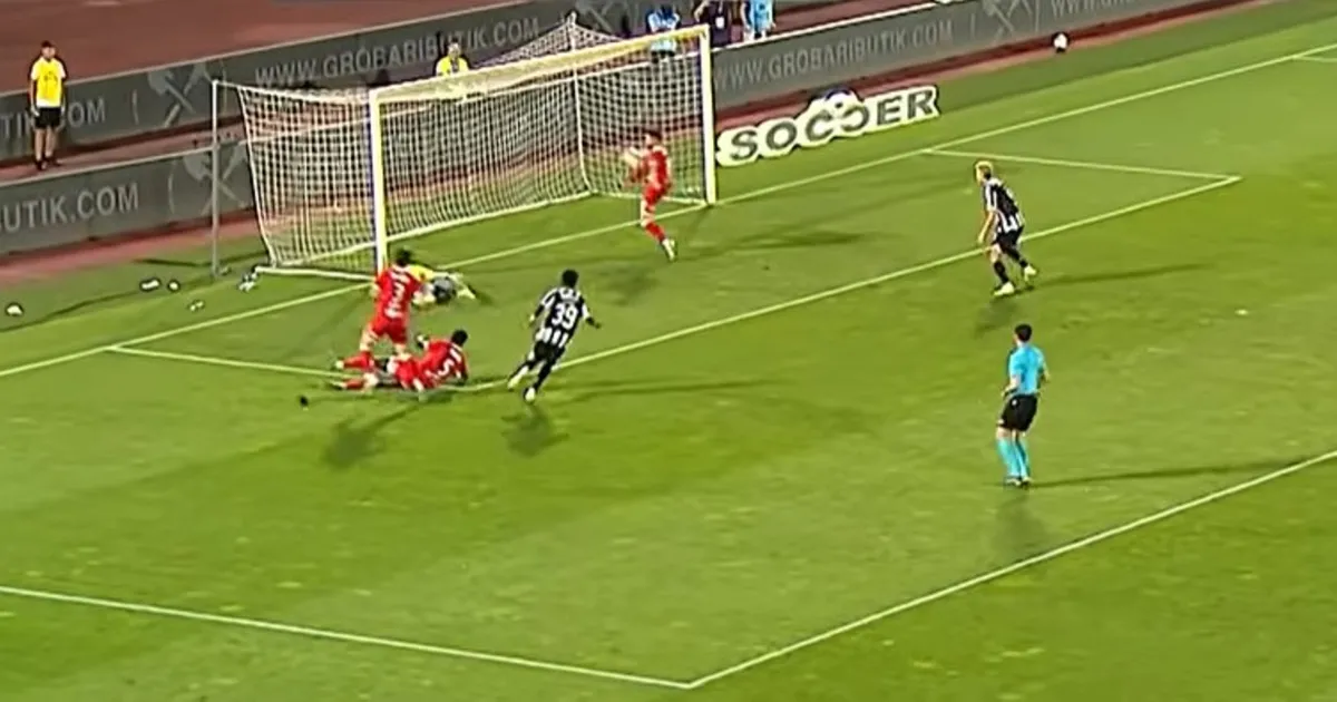 Autogol fudbalera iz Crne Gore u Humskoj, crno-beli se radovali zbog greške protivnika