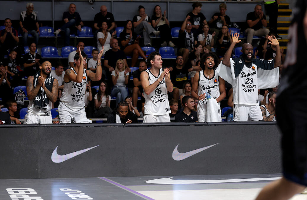 PARTIZAN - PAOK: Crno-beli bratski spektakl u Atini na turniru "Pavlos Janakopulos"