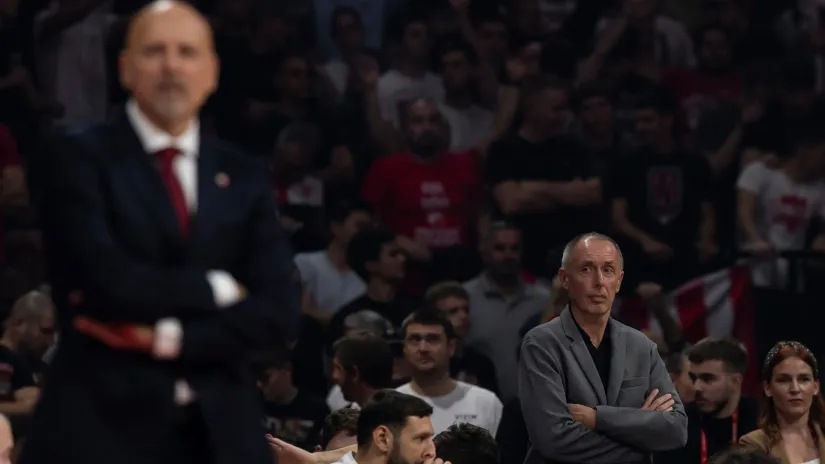 Milan Tomić preuzima Crvenu zvezdu od Saše Obradovića