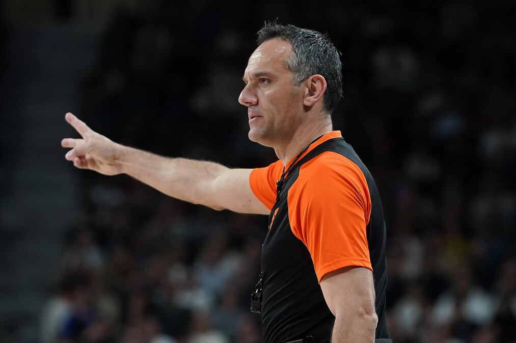 CRNOGORAC DELI PRAVDU CRNO-BELIMA U MADRIDU: Ovo su sudije meča Real - Partizan