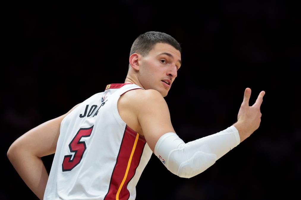 JANIS DOMINIRAO, JOVIĆ ASISTIRAO! Eksplozija Majamija Nikolin tim ubacio čak 144 poena!