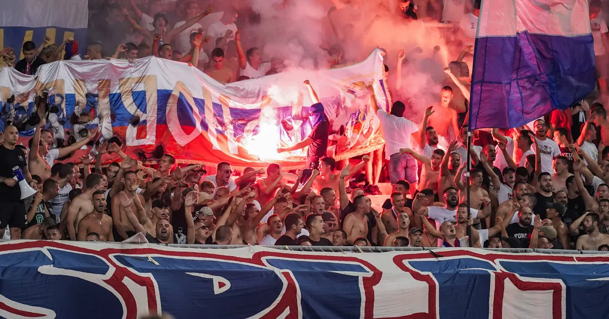 Sramotna provokacija u Splitu: Torcida podigla transparent na račun Srba uz poklič "Za dom spremni"