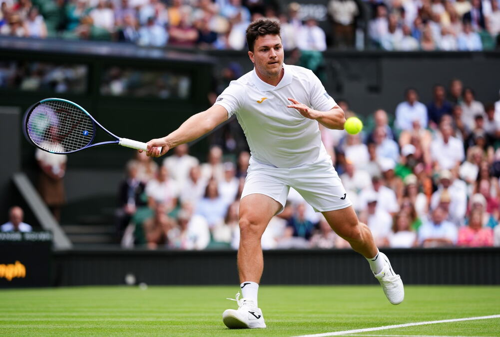 SRBIN NASTAVLJA DA REĐA PORAZE! Kecmanović eliminisan u kvalifikacijama za ATP turnir u Bazelu!