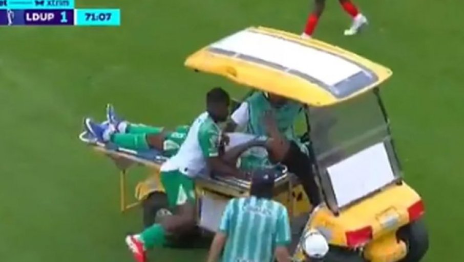 PA, OVO JE NESTVARNO! Medicinsko vozilo pokosilo fudbalera usred utakmice (VIDEO)