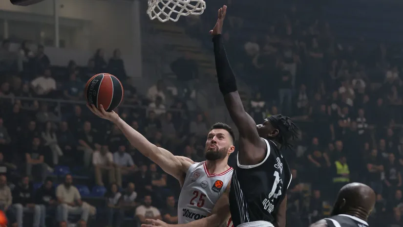 Navijači rekli svoje: Pristalice Olimpijakosa došle u kuću Aleka Pitersa i molili ga da ostane