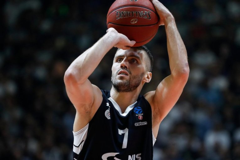 KOŠARKAŠKI ZEMLJOTRES! Nije samo Gordić! Još jedan ljubimac grobara opet zaigrao za Partizan! (FOTO)