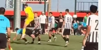 Šok u omladinskom fudbalu: Golman brutalno napao sudiju, oglasio se Fudbalski savez! (VIDEO)