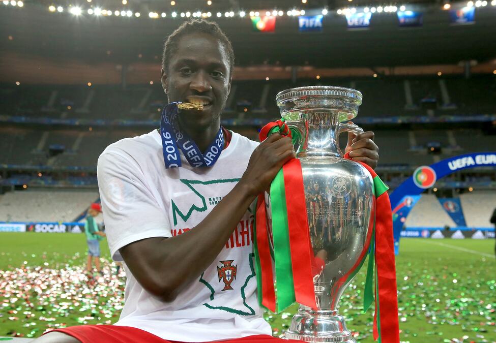 OTAC UBIO MAĆEHU, A ON HTEO DA DIGNE RUKU NA SEBE: Od deteta iz sirotišta postao je heroj nacije! Zbog njega je Kristijano Ronaldo plakao kao nikada