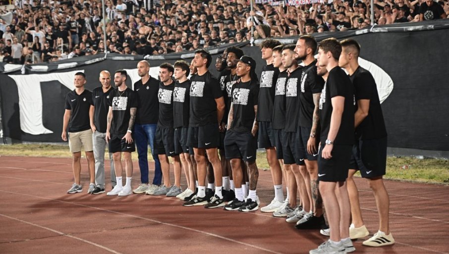 "Grobari" na nogama: Partizan predstavio dresove za novu sezonu (video)